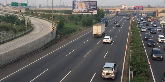 Tol Tangerang - Merak makin padat sebab kemajuan ekonomi Sumatera dan Banten