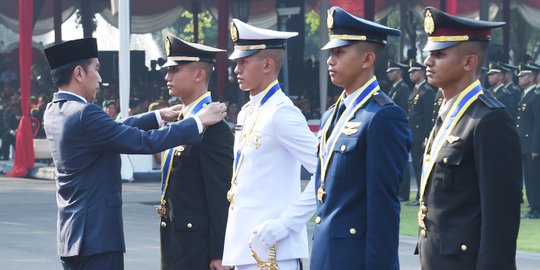 Letda Rovi Ardya peraih Adhi Makayasa dilantik Presiden Jokowi