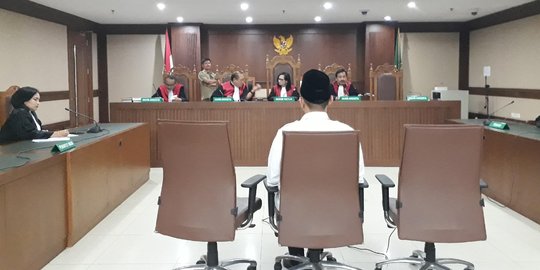 Sidang vonis Bupati Lampung Tengah ditunda