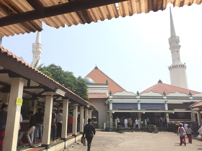 masjid luar batang