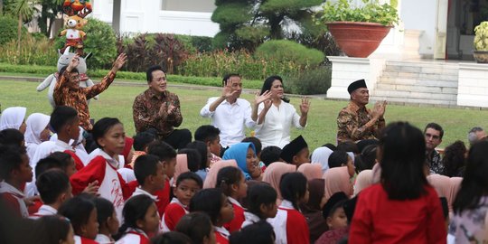 Keseruan Jokowi dan Iriana bermain bersama 300 anak di Hari Jumat