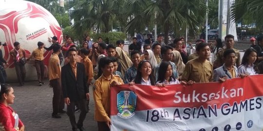 Lantik pengurus KNPI Jatim, Menpora disambut bola raksasa Asian Games 2018