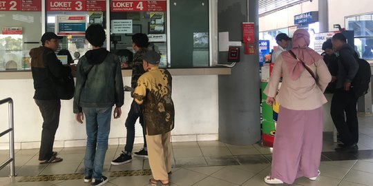 Antisipasi antrean panjang, sejumlah stasiun di Tangsel buka loket tambahan