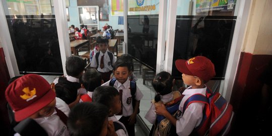 Ruang kelas ambruk, begini nasib murid SDN Kotabatu 08 di Bogor