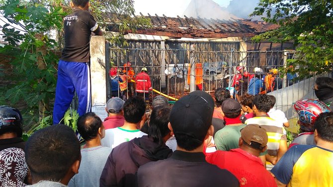 pabrik mebel di sukoharjo terbakar