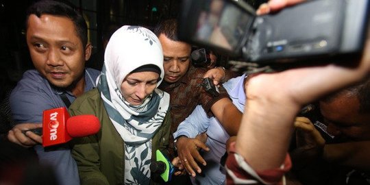 Jadi saksi sidang suaminya, inilah sederet foto Inneke Koesherawati