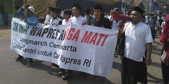 Santri long march dukung Cak Imin cawapres tiba di Bandung