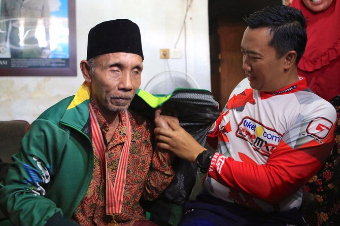 menpora imam nahrawi bersama mantan atlet soeharto