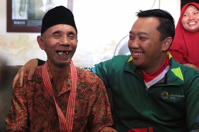 menpora imam nahrawi bersama mantan atlet soeharto