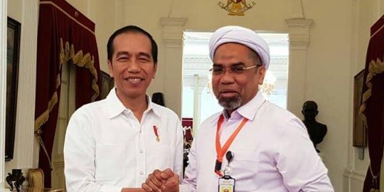 4 Cara Ngabalin bela Jokowi sampai meledak-ledak