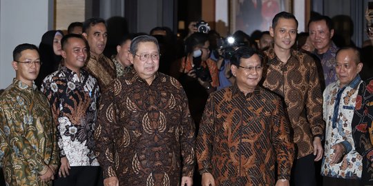 Keakraban SBY dan Prabowo usai bertemu di Mega Kuningan