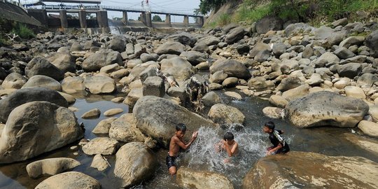 Kemarau, ketinggian air Bendung Katulampa berada di titik nol