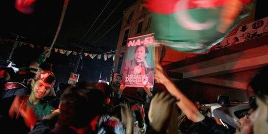 Mantan atlet kriket unggul sementara di pemilu Pakistan
