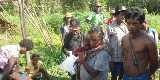 Polda Maluku kirim sembako & tenaga medis bantu Suku Mausuane yang kelaparan