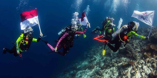 Obor Asian Games lintasi perairan Raja Ampat