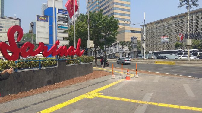 lokasi lampu lalu lintas yang halangi jalur pemandu