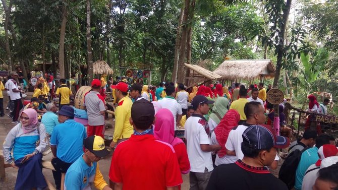 pasar pancingan kedatangan ribuan karyawan pemkab lombok tengah