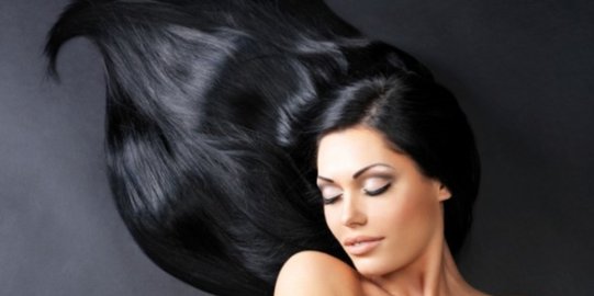 15 Cara Menghaluskan Rambut dengan Perawatan Sehari-Hari dan Bahan Alami