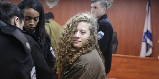 Remaja Palestina Ahed Tamimi bebas dari penjara Israel