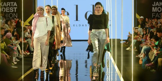 Melihat ragam busana dari brand ternama di JMFW 2018