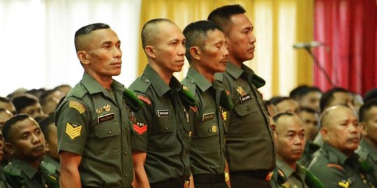 Ditawari hadiah oleh Jokowi, 4  prajurit TNI malah minta fasilitas untuk warga