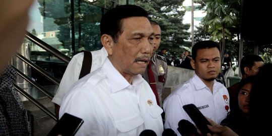 Menko Luhut sebut kebijakan baru soal batubara untuk kelistrikan untungkan PLN