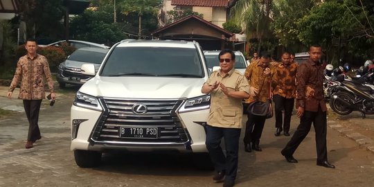 Sampaikan simpati, Prabowo sambangi rumah Neno Warisman