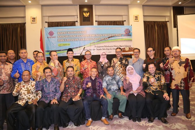 menaker pimpin rapat kordinasi satgas pencegahan pmi non prosedural dan ltsa