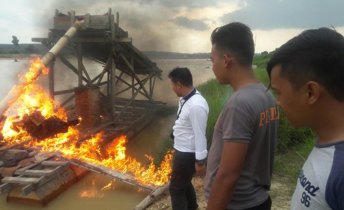 penambang emas ilegal di kuantan singingi