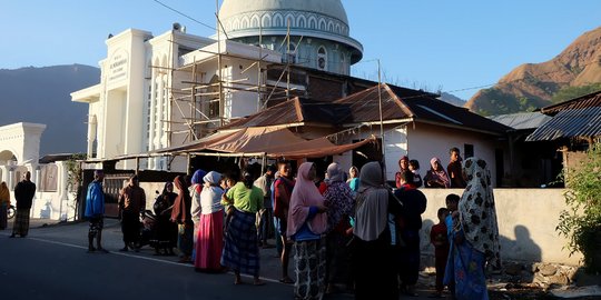 Pengungsi gempa Lombok keluhkan bantuan yang tak merata