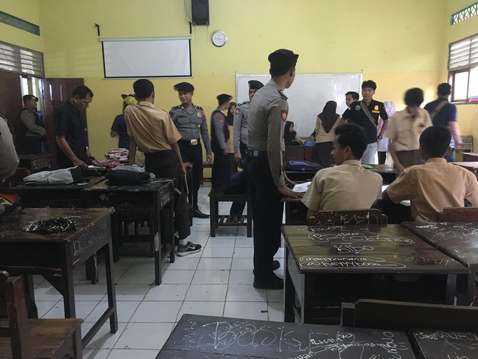 polres tangsel sisir smk bhipuri di serpong