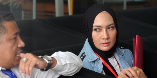 Model cantik Steffy Burase diperiksa KPK terkait korupsi Gubernur Aceh