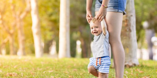 Jangan ragu biarkan si kecil bertelanjang kaki, berikut manfaatnya