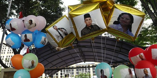 Datangi KPU, aktivis lepas balon harapan capres pilihan generasi muda