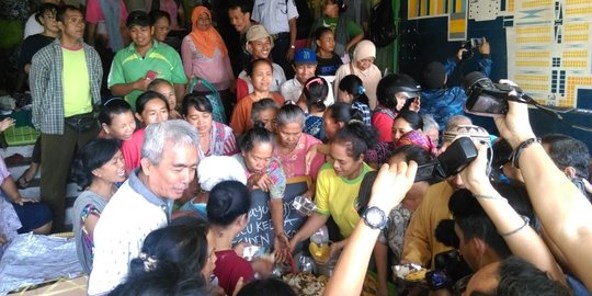Cucu Presiden Jokowi lahir, pedagang Pasar Legi gelar tumpengan