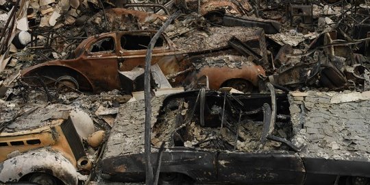 Yang tersisa dari kebakaran dahsyat di California