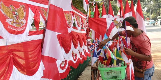 Penjual bendera musiman mulai marak jelang HUT Kemerdekaan RI