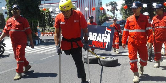 Pamit taklukkan Gunung Elbrus, pendaki difabel seret ban mobil ke Balai Kota Solo