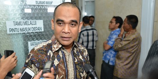 Mobil Sekjen Gerindra parkir di Gunawarman, diduga bertemu Sekjen PAN