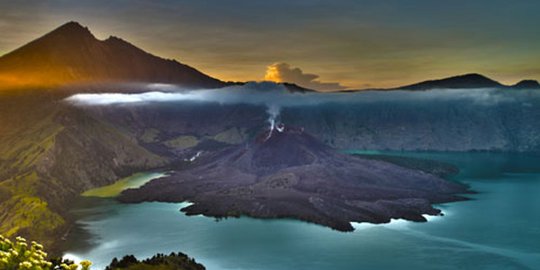 Evakuasi wisman dari Puncak Rinjani banjir pujian