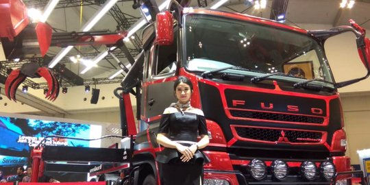 Konsep baru Mitsubhisi Fuso, truk dengan empat tangan derek