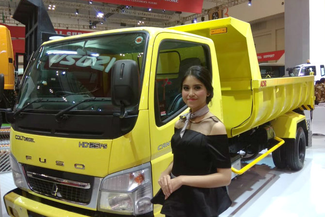 konsep baru mitsubhisi fuso truk dengan empat tangan derek