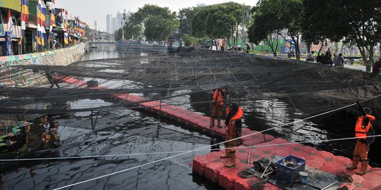 Anies soal Kali Item bebas aroma tak sedap: Yang masih bau itu di medsos