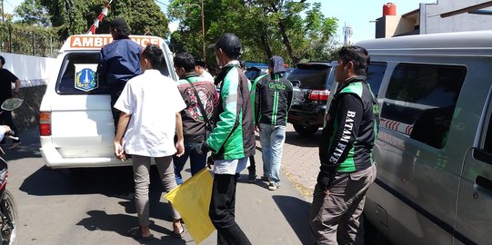 50 Ojek online iringi pemakaman Yusuf Supendi ke TPU Kalisari