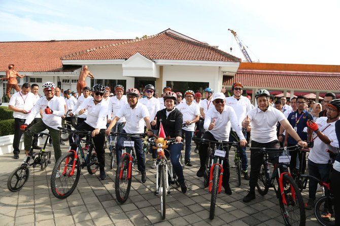 menko puan buka pameran seni koleksi istana kepresidenan