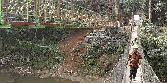 Pembuatan jembatan gantung Indiana Jones hampir rampung