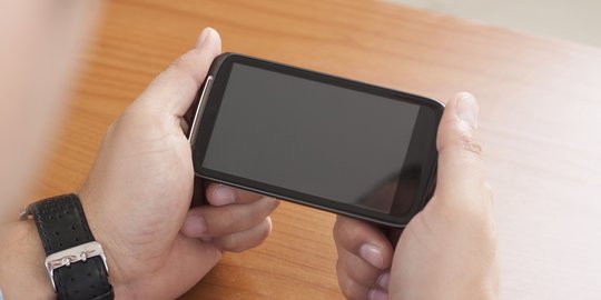 Pesawat mendarat darurat gara-gara smartphone dan powerbank meledak