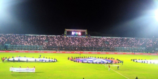 Jakmania masuk Sentelban, Kick off Arema vs Persija tertunda