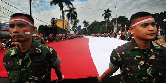 Kirab bendera raksasa menyambut HUT Kemerdekaan RI