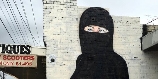 Pertama kali, wanita di Denmark didenda karena pakai cadar
